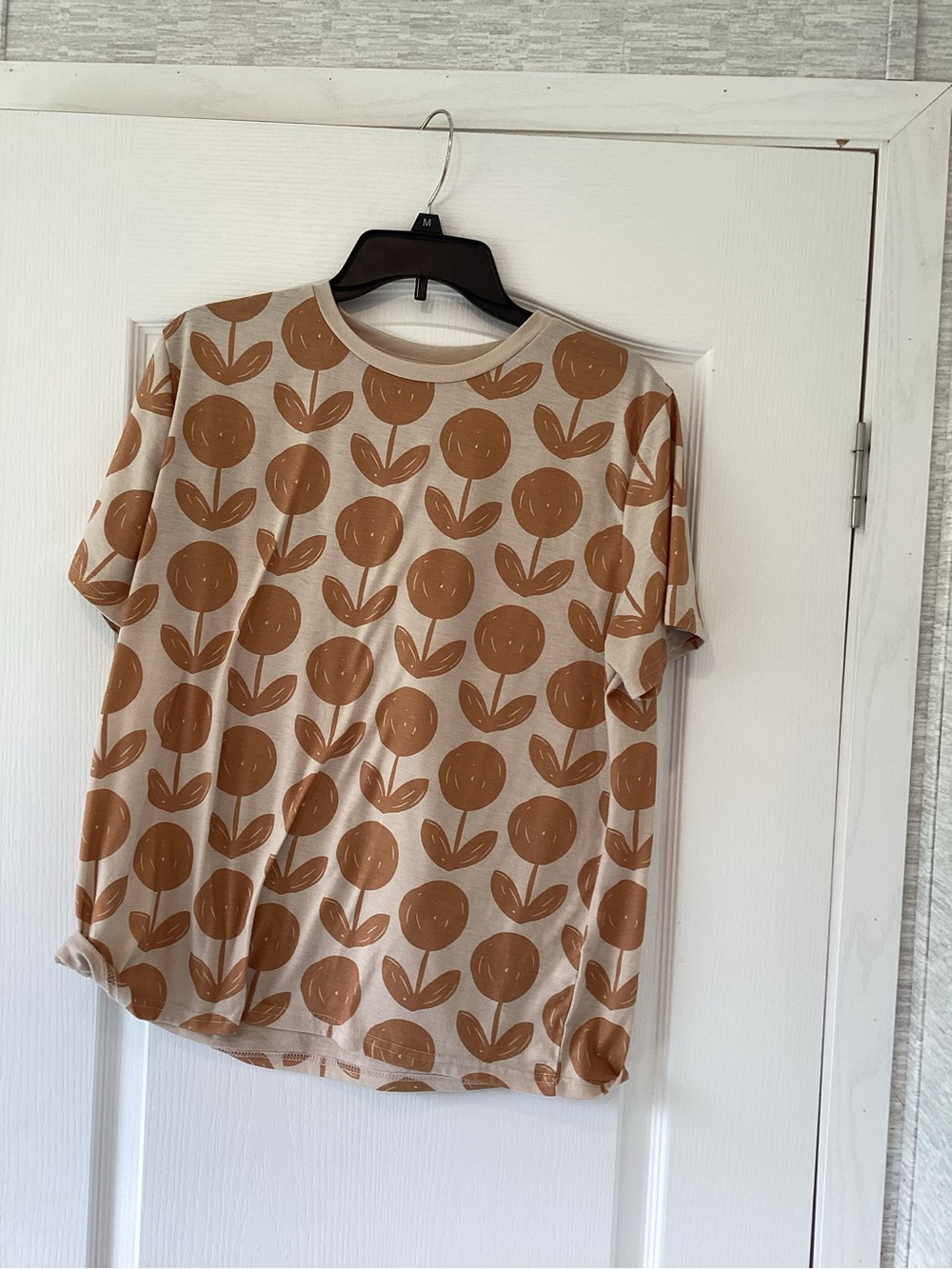 SHEIN Beige Tee with Brown Floral Accents XL EUC